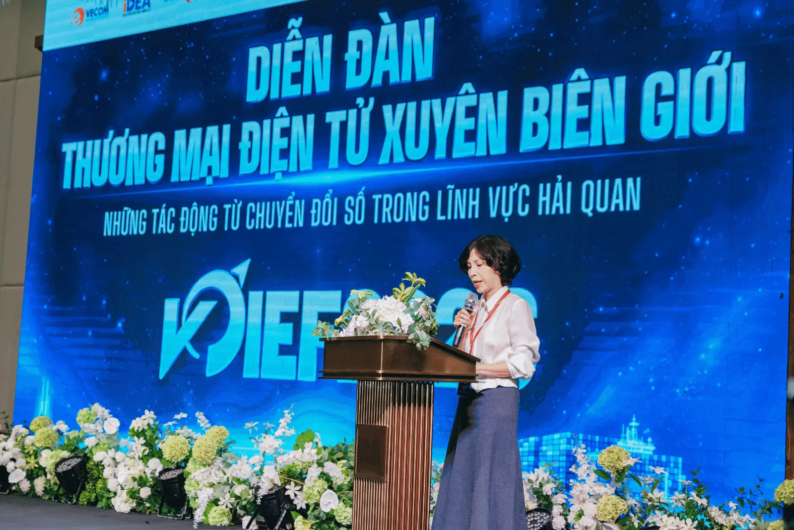 Bà Lại Việt Anh, Phó Cục trưởng Cục Thương mại điện tử và Kinh tế số, Bộ Công Thương phát biểu tại diễn đàn