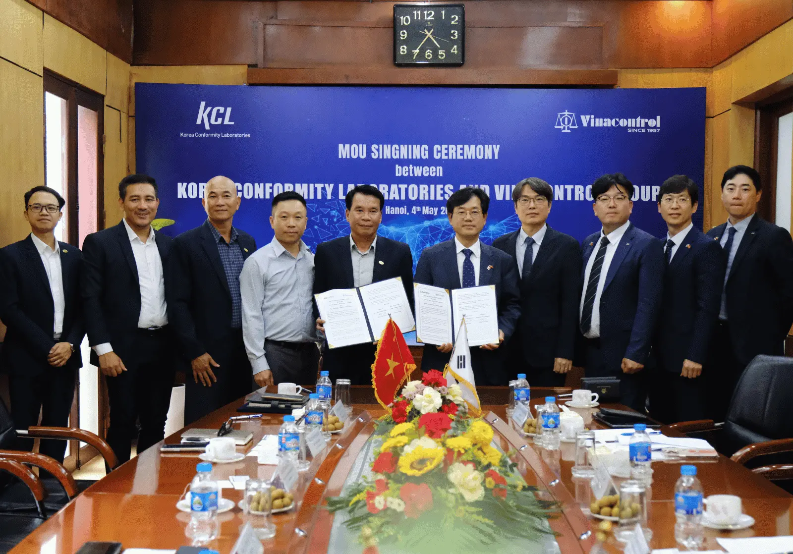 Các đại biểu tham dự Lễ ký kết Biên bản ghi nhớ hợp tác (MOU) giữa Korea Conformity Laboratories (KCL) và Vinacontrol Group