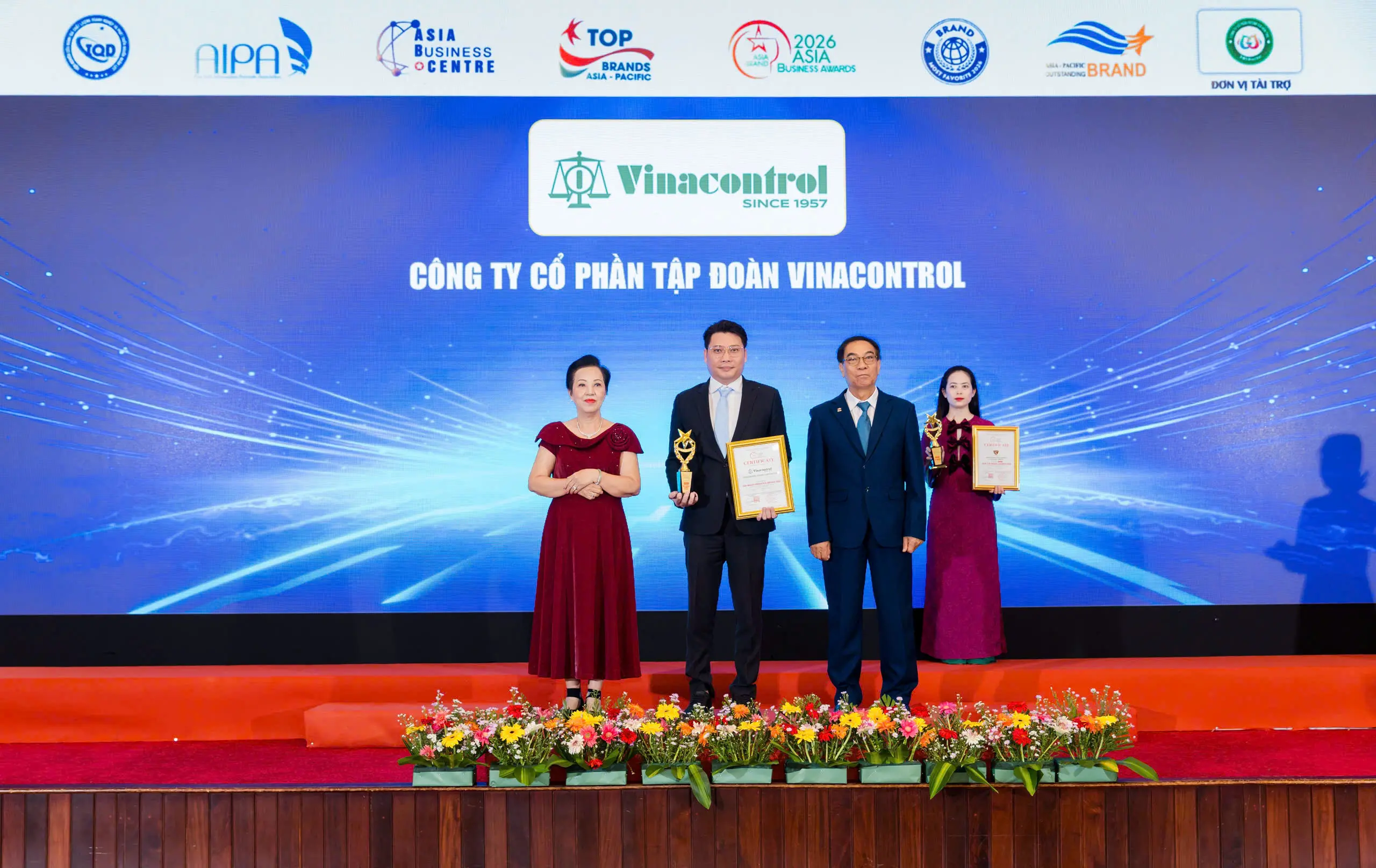Đại diện Vinacontrol nhận giải thưởng Sản phẩm và Dịch vụ Chất lượng Châu Á 2026